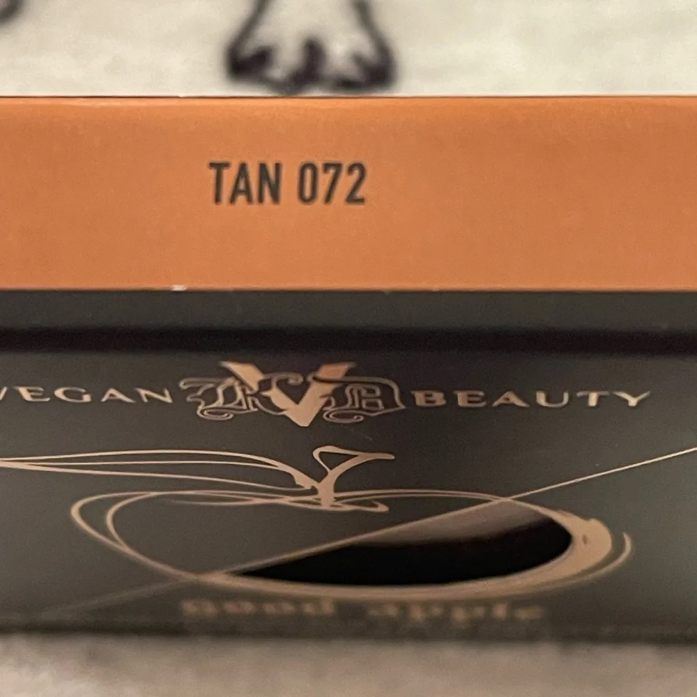 KVD Tan 072 Good Apple Skin-Perfecting Hydrating Foundation Balm